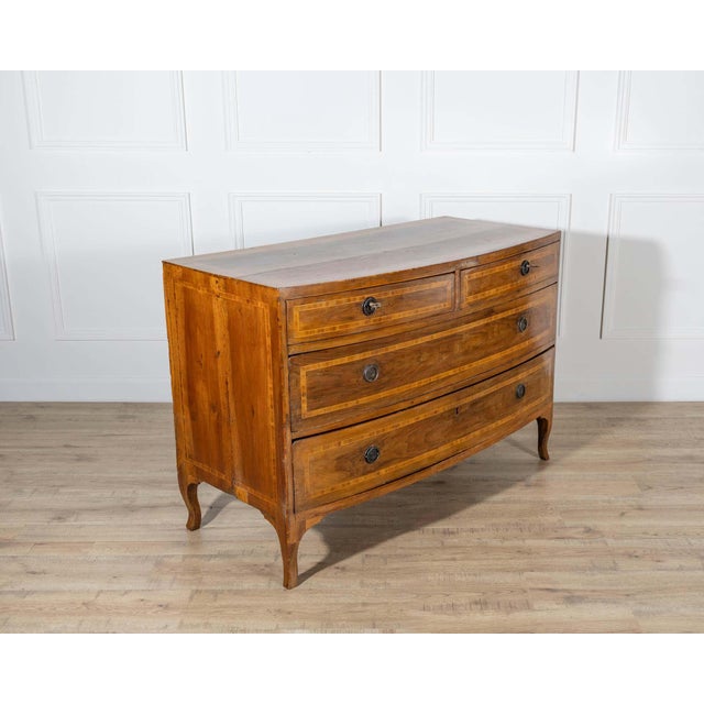 Venetian Louis XVI Chest of Drawers in Walnut, 18th Century For Sale - Image 4 of 8