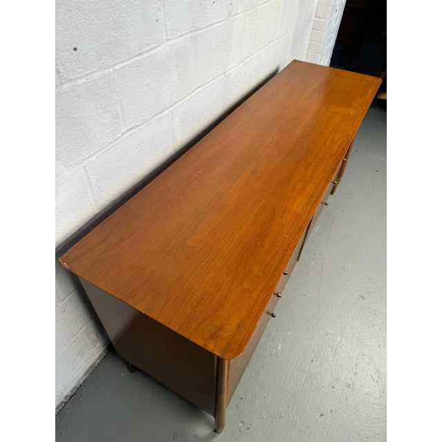 Mid-Century Modern Mid 20th Century Vintage Sculpted Dresser by Stiehl Furniture New York For Sale - Image 3 of 12