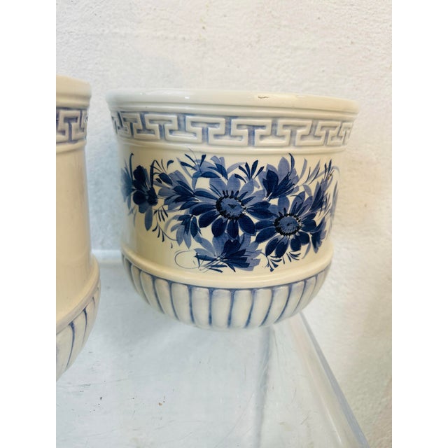 Large blue.and White Cache Pots, a Pair For Sale - Image 4 of 9