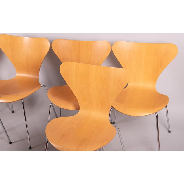 Mid-Century Modern Mid 20th Century Arne Jacobsen for Fritz Hansen Series - Set of Six Chairs For Sale - Image 3 of 5