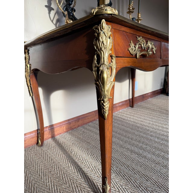 Early 20th Century French Desk Bureau Plat,Louis XV Revival Style, Green Leather Surface With Gold Tooling For Sale - Image 4 of 8