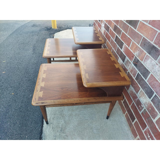 Auburn 1960s Pair of Mid Century Modern Lane Acclaim Two Tiered Side / End Lamp Tables. For Sale - Image 8 of 10