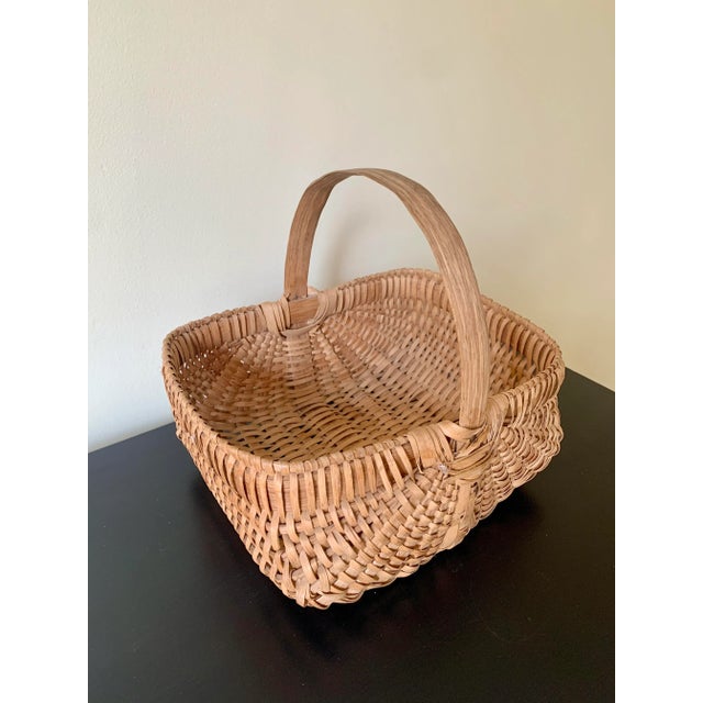Early 20th Century American Splint Oak Gathering Basket For Sale - Image 4 of 9