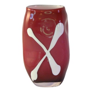 Postmodern Red & White "Hugs & Kisses" Cased Art Glass Xo Vase For Sale