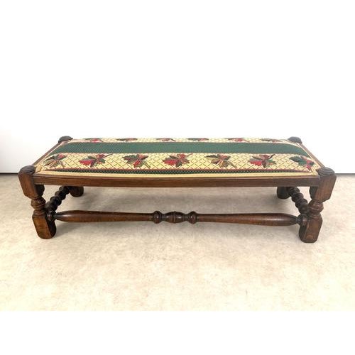 Victorian English Fireside Bench in Oak, England, 1890 For Sale - Image 3 of 11