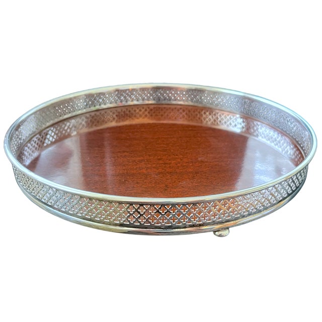 American Vintage Silverplate & Mahogany Circular Gallery Tray With Pierced Quatrefoil Edge and Three Ball Feet For Sale - Image 3 of 9
