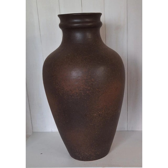 1970s German Brown Glazed Ceramic Floor Vase from Carstens, 1970s For Sale - Image 5 of 5
