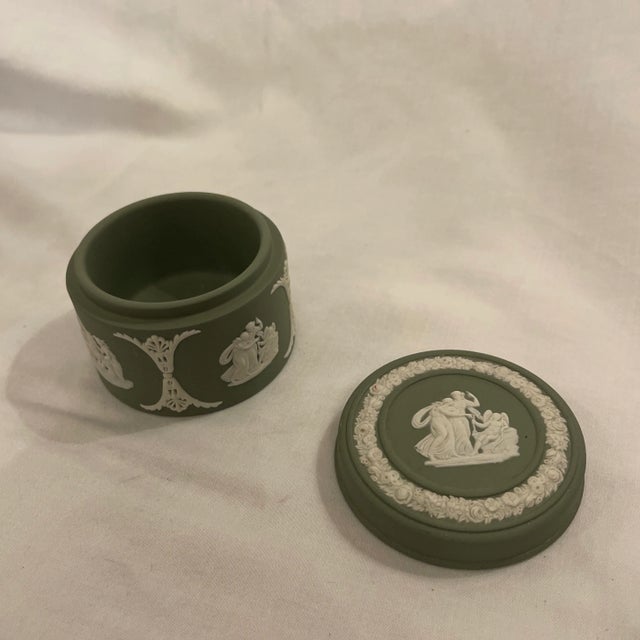 English Green Wedgwood Lidded Box For Sale - Image 3 of 4