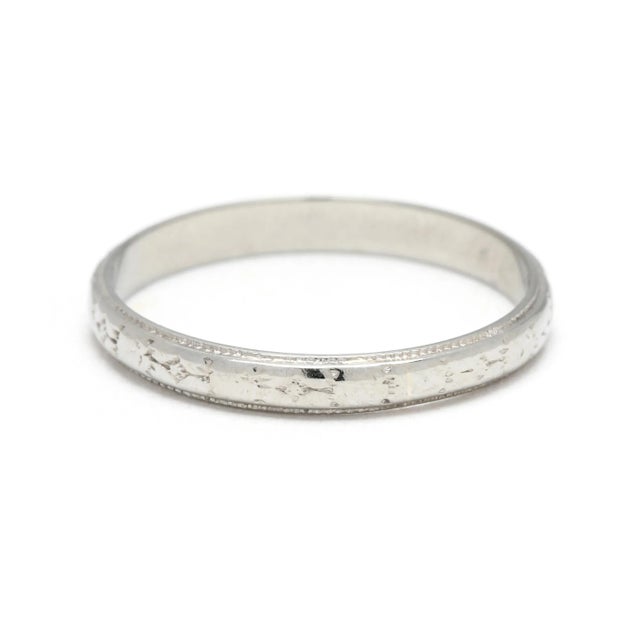 Contemporary Vintage Ostbye Barton Engraved Band, 18k White Gold, Ring Size 6.25 For Sale - Image 3 of 5