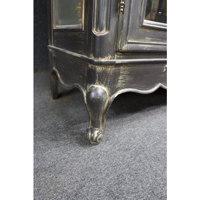 Late 20th Century French Provincial Style Carved Display Cabinet / Vitrine For Sale - Image 9 of 18