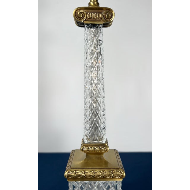 1950s Vintage Neoclassical Diamond-Cut Crystal & Brass Ionic Column Table Lamp For Sale - Image 5 of 10