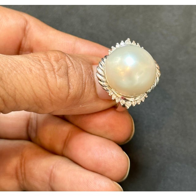 1990s 16MM Round White South Sea Pearl Diamond Platinum Halo Sunburst Ring For Sale - Image 5 of 18