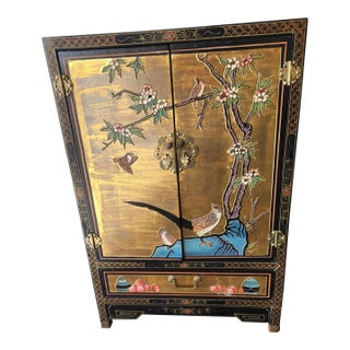 1950s Chinoiserie Hand Painted Elegant Gold Leaf Chinese Cabinet For Sale