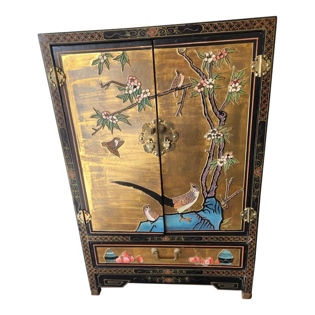 1950s Chinoiserie Hand Painted Elegant Gold Leaf Chinese Cabinet For Sale