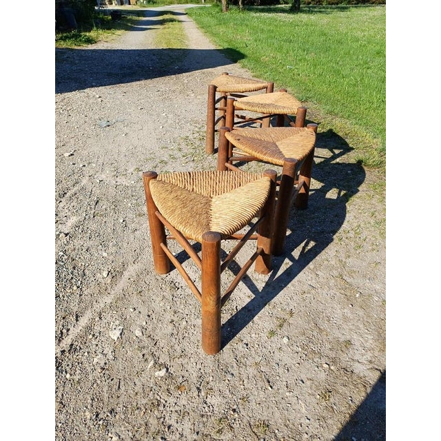 4 vintage tripod stools in wood and straw, circa 1950, Height: 46 cm, Diameter: 49 cm, Weight: 4 kg each, very good condition