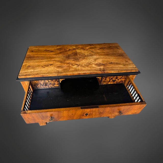 Wood Biedermeier Writing Desk in Walnut, 1820-1830 For Sale - Image 7 of 8