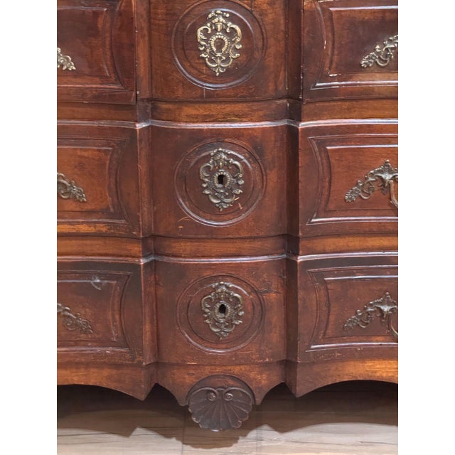 Wood Early 18th Century French Provincial Walnut Commode For Sale - Image 7 of 16