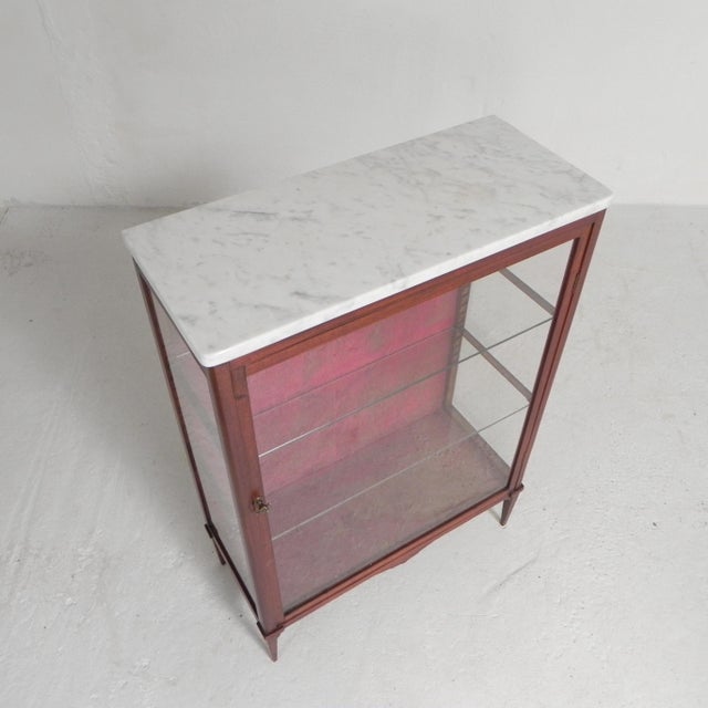 Mahogany Display Cabinet with Marble Top, 1920s For Sale - Image 3 of 18