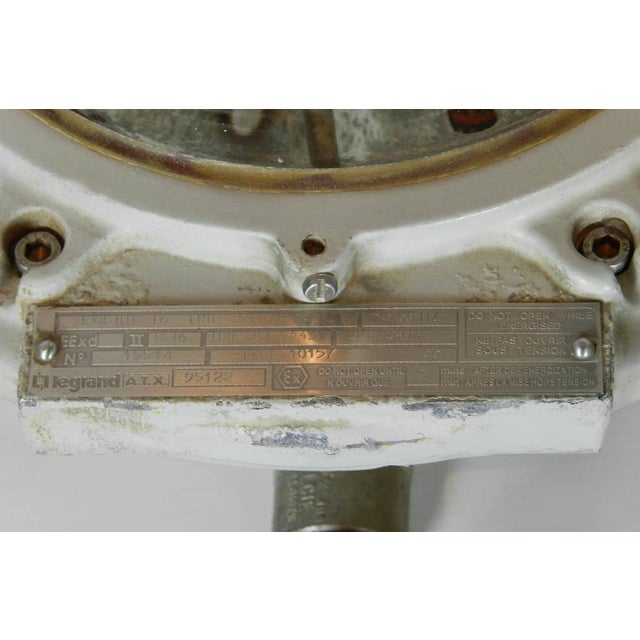 This atx legrand emergency light comes with an explosion-proof glass well and a chrome spinning disk, that spins around...