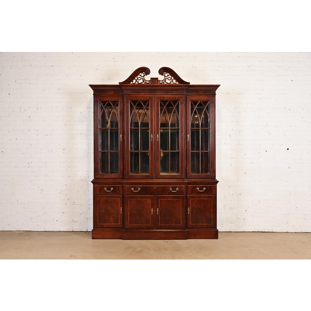 Late 20th Century Ethan Allen Georgian Carved Flame Mahogany Lighted Breakfront Bookcase Cabinet For Sale - Image 16 of 16