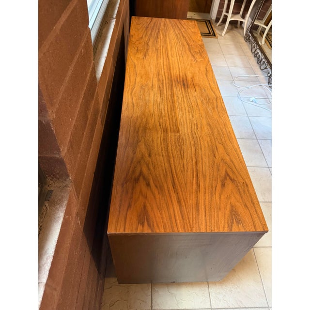 Kroehler Custom Crafter Walnut Credenza, Mid-Century Modern, MCM Circa 1960s For Sale - Image 12 of 12