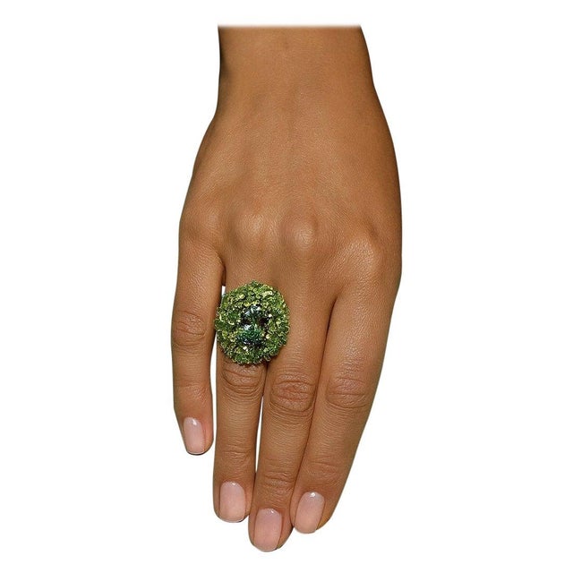 Bochic "Orient" Vintage Peridot & Green Amethyst Ring Set In 18K Gold & Silver For Sale In New York - Image 6 of 7