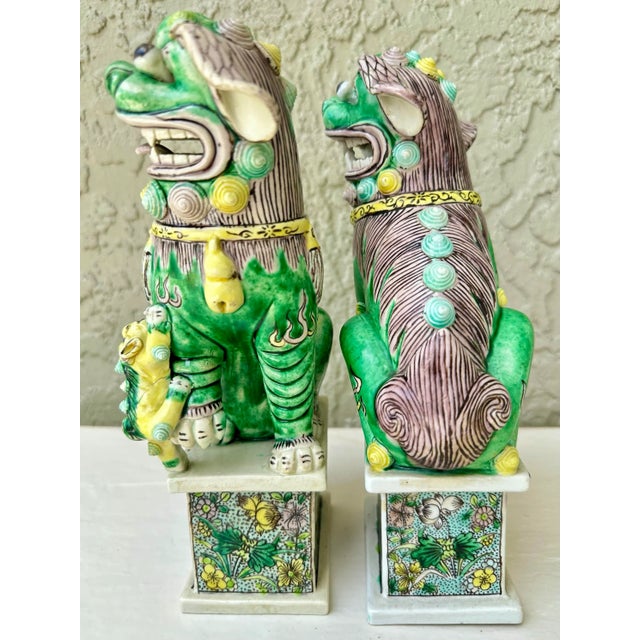 Vintage Chinese Famille Verte Sancai Glazed Porcelain Foo Dogs/Guardian Lions- A Pair For Sale - Image 9 of 10