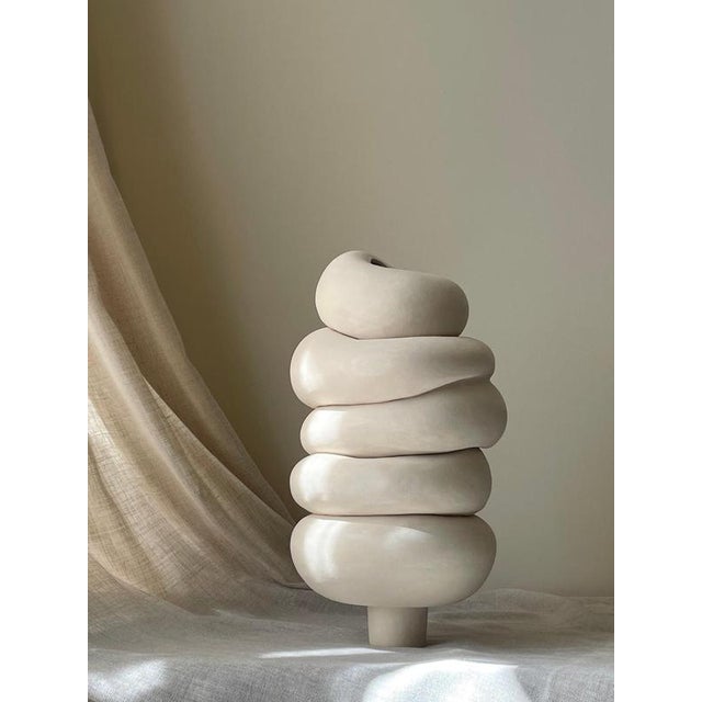 Modder Letting Go For Now Ceramic Sculpture by Françoise Jeffrey Dimensions: Ø 50 x H 24 cm Materials: earthenware 2023,...