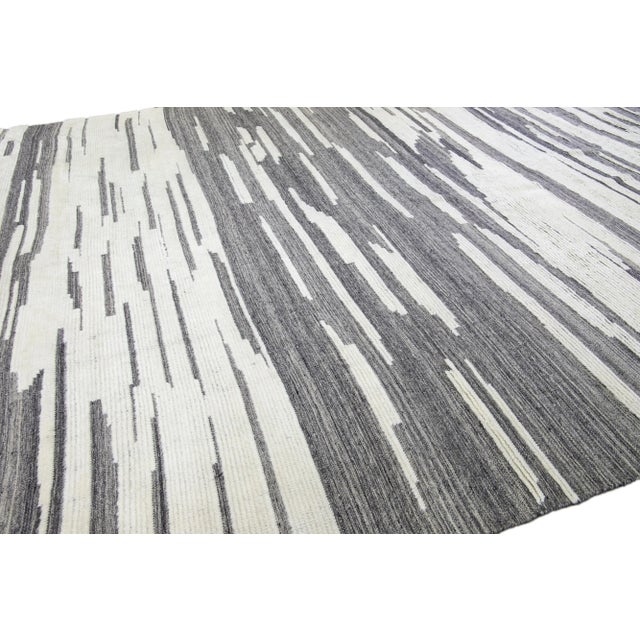 2020s Modern Moroccan Style Handmade Abstract Gray Oversize Wool Rug by Apadana For Sale - Image 5 of 11