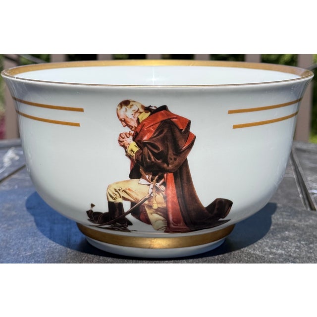Just in time for the approaching 250th Anniversary of the American Revolution, here is a vintage centerpiece bowl...