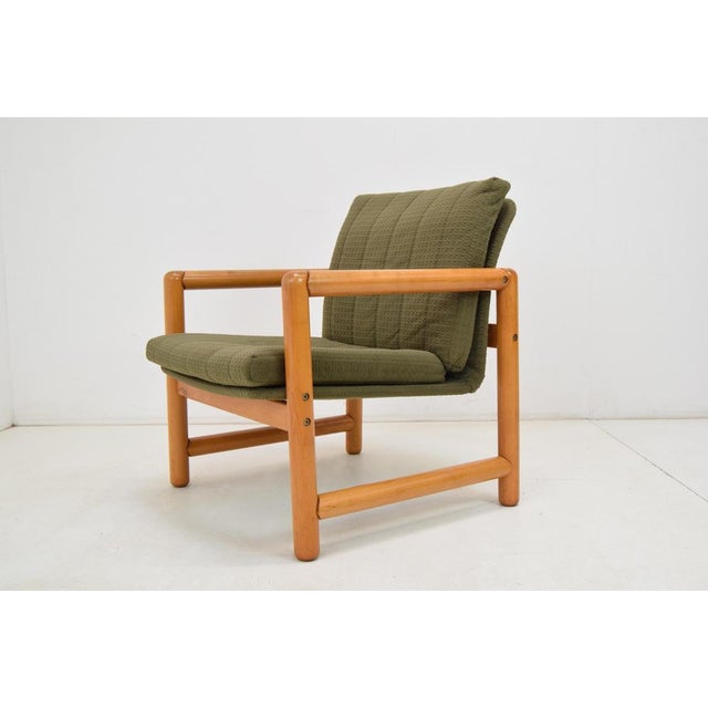 Made of Wood, Fabric The Pillow is removable. The Fabric shows signs of use. Original condition.