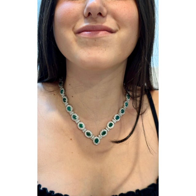 28 Carat Oval Shape Natural Emerald & 5 Carat Diamond Necklace in 14 Karat Gold For Sale - Image 14 of 18