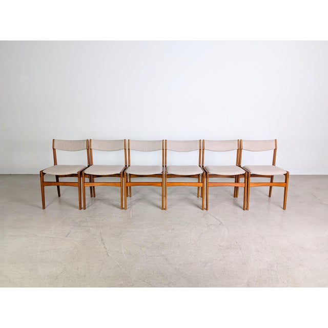 We are offering a beautiful set of six teak chairs from the 1960s for sale. Designed by Erik Buch, their timeless form has...