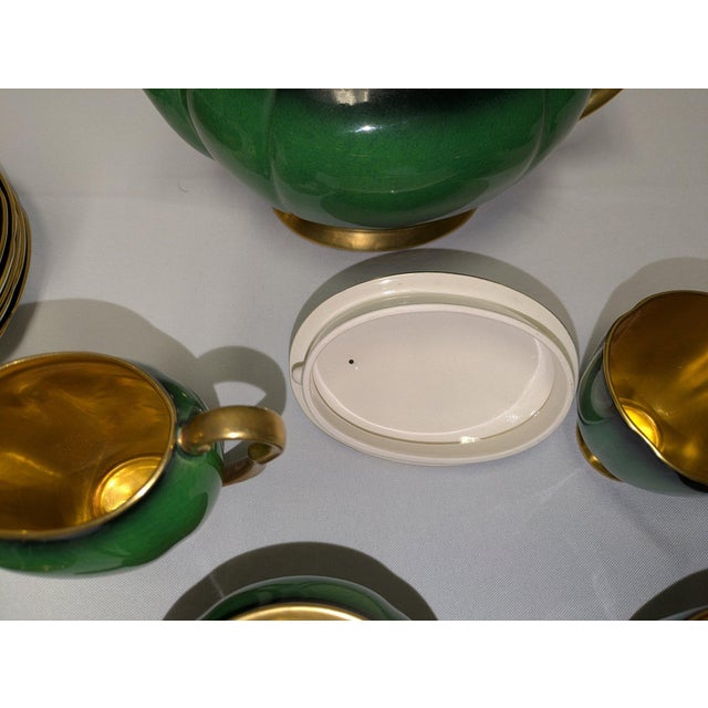 1930s Vintage Carlton Ware "Vert Royale" English Tea & Coffee Service for Six – Emerald Green & Gilt, 15 Pieces For Sale - Image 5 of 10