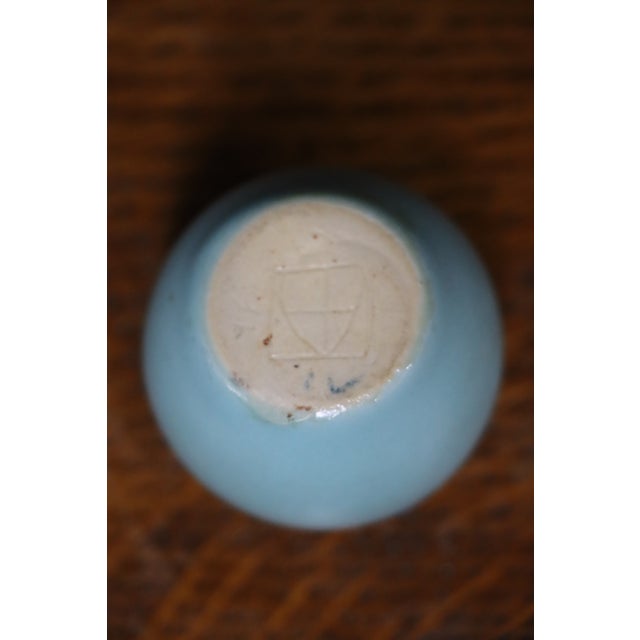 Ceramic Antique Van Briggle Pottery Vase in Ming Blue Glaze, Early 20th Century For Sale - Image 7 of 8