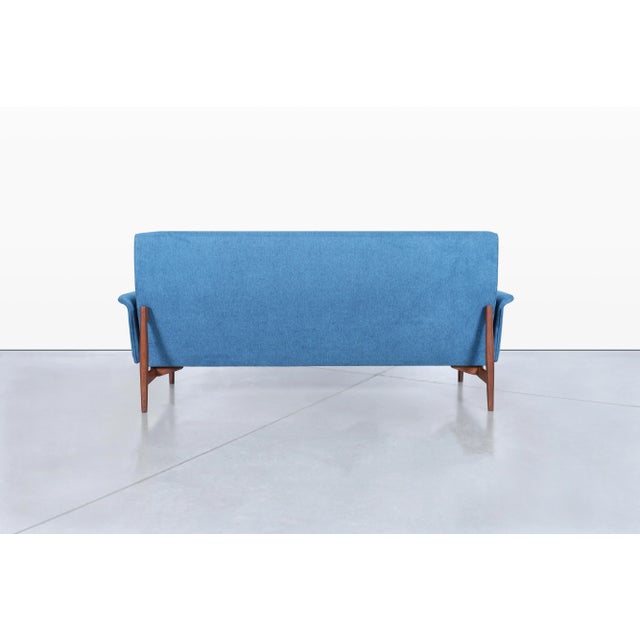 Mid-Century Modern Sculptural Walnut Sofa, 1960s For Sale - Image 9 of 10