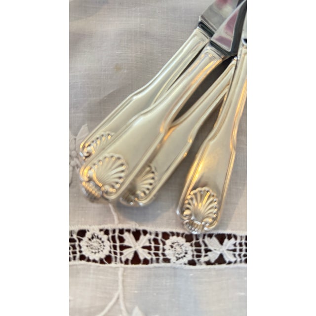American Vintage Dinner Knives, 1847 Rogers Bros, Korea Knives, Silverplate Shell Pattern 4 Pcs For Sale - Image 3 of 7
