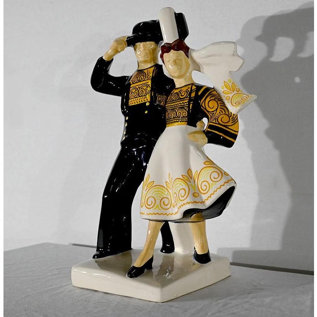 Bigouden Dancer Couple by R. Micheau-Vernez for Henriot Quimper, Mid-20th Century For Sale - Image 3 of 18