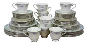 Late 20th Century 60 Pc Minton Bellemeade Blue Floral Bone China Dinnerware Service for 12