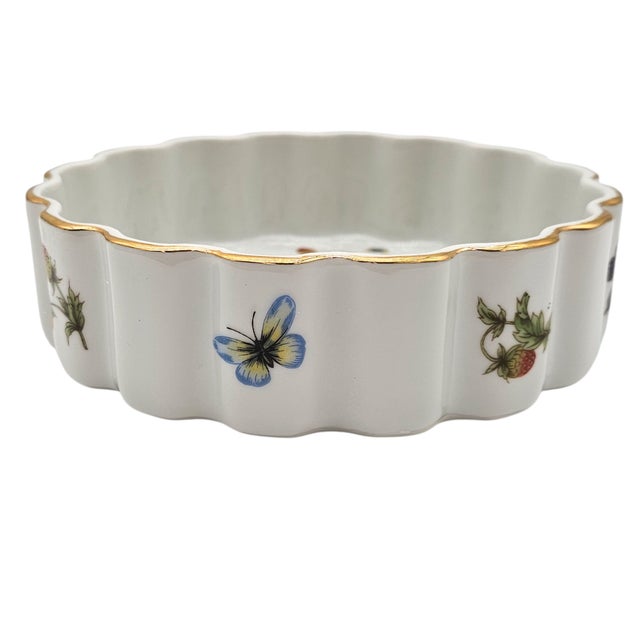 Set of 3 Ardalt Lenwile Japan Porcelain Baking Dishes – Strawberry Butterfly Pattern With Gold Trim – Oven to Table For Sale - Image 4 of 13