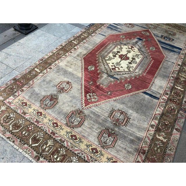 Textile 1960s Oushak Handmade Rug- 5′6″ × 9′7″ For Sale - Image 7 of 11
