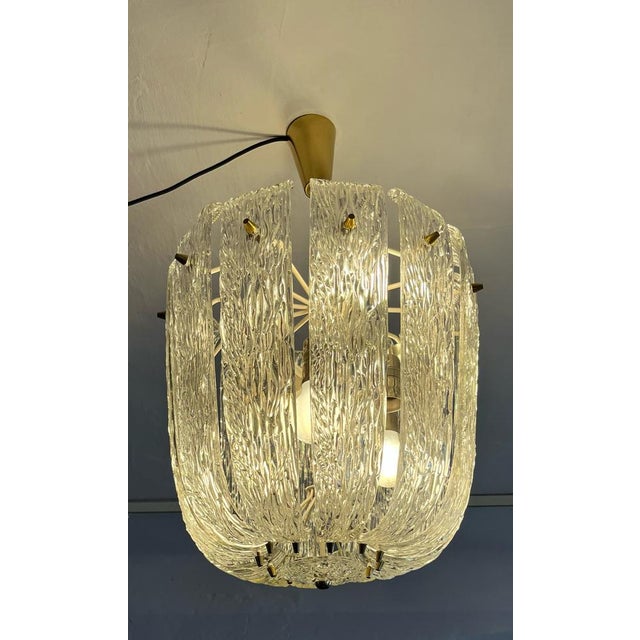 1950s Mid-Century Modern Austrian Basket Chandelier in Brass and Curved Textured Glass by J. T. Kalmar, 1950s For Sale - Image 5 of 8