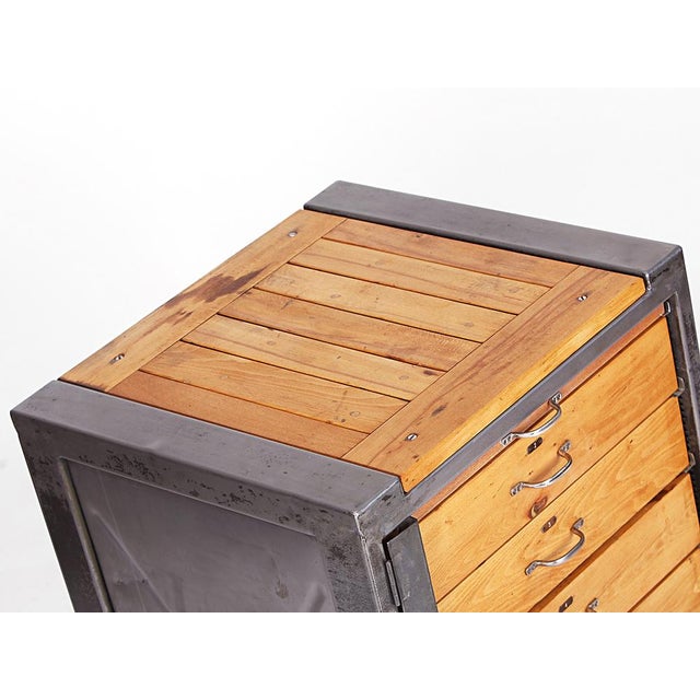 This old workbench from a Czech factory has a sturdy frame made of sheet steel and wooden drawers. These can be locked and...