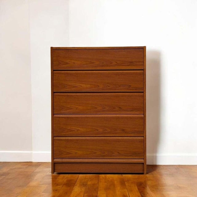 1960s Danish Mid-Century Modern Teak Tallboy Dresser Vintage Highboy – 1960s For Sale - Image 5 of 10