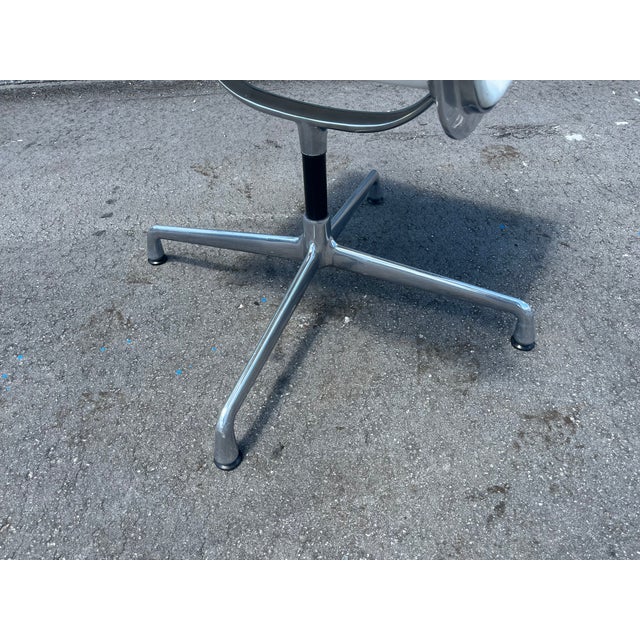 Metal One Eames Aluminum Group Side Chair Vicenza Leather Cream Herman Miller 2015 For Sale - Image 7 of 11