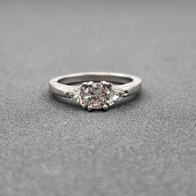White 0.73 Ct Diamond Ring Size 5.75 For Sale - Image 8 of 10