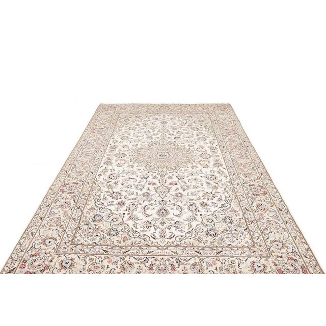 Middle Eastern Rug in Pure Wool For Sale - Image 4 of 11