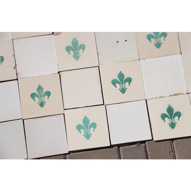 1900s Portuguese Large Antique Fleur-De-Lis & Plain White Tiles Set of 77 For Sale - Image 16 of 18
