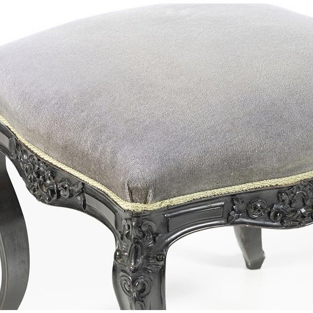 King Jose style stool in Noble Wood - 18th century. Portuguese, 18th-century piece in Noble Wood with carvings....