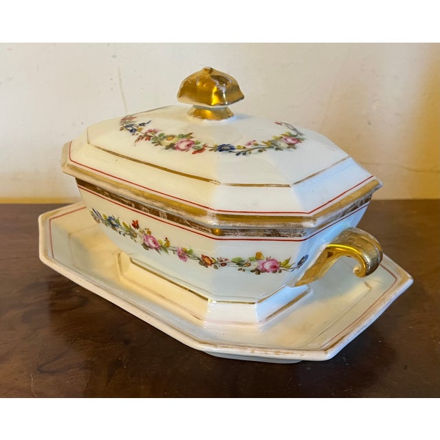 Antique Early 19th Century French Empire Paris Porcelain Octagonal Sauce Tureen With Flower Garland Sprig Decoration For Sale In New York - Image 6 of 16